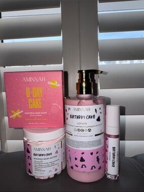 AMINNAH Birthday Cake Bath & Body Set - Pink